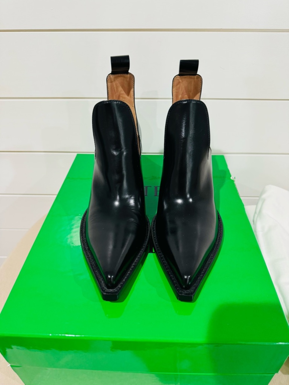 Bottega Venetta Women's Black Pointed Chelsea Boots